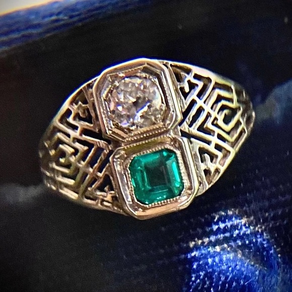 RARE Estate Ring! Solid Gold OLD European Cut Diamond and Green Emerald ring - Picture 1 of 15